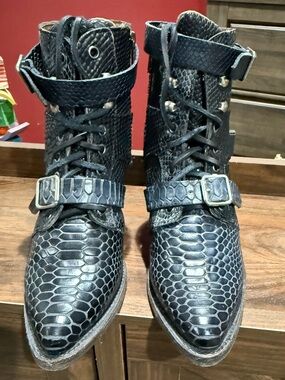 Like New-Freebird by Steven “faun”. Black embossed snakeskin. Size 7.